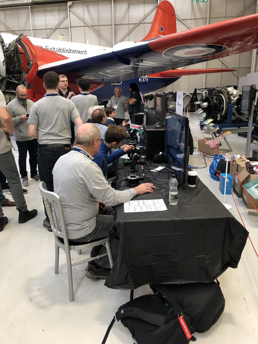 Simulator_Radio's tweet photo. Lots more people coming together @FlightSimShow enjoying gaming just met @durkagamingHD one of our approved streamers. #FlightSimShow #flightsimulator https://t.co/PbAIrop7JL
