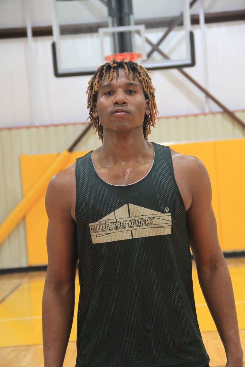 UC_Exposure's tweet photo. @calebwr21 and @EdwardTrahan were 2 of the toughest players at the Houston camp.  Both small college prospects that coaches should have on their radars.  When the camp got tough, they got tougher! #UnCommon @RcsSports @TexasHoopsGASO @tpnyy @CyCreek_Hoops @TexasTop100 @BallogyApp https://t.co/uiRb986obo