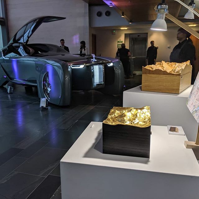 TomAylwin's tweet photo. Guess which got more attention...
(That's the latest concept car from Rolls Royce - over 11 million quid and can't turn corners aparently) https://t.co/KXXr0FgvGQ https://t.co/mIhp2ljlbI