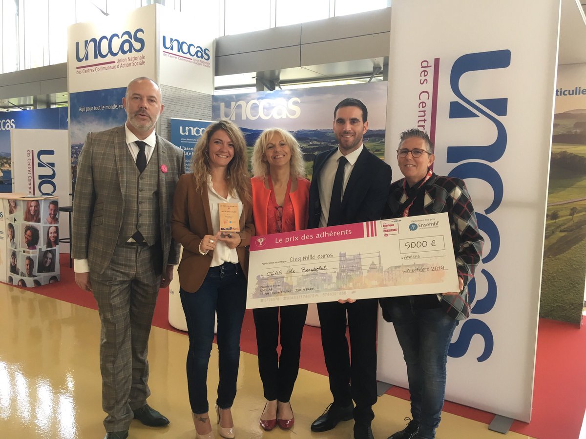 AlexandraBoidi's tweet photo. Trophée des adhérents 2019 de l’Union Nationale des CCAS !!! 
Projet «accompagnement à l’autonomie &amp; insertion #certificationVoltaire pour les primo-arrivants &amp; bén��ficiaires du RSA». Lauréat #ccasbeausoleil #villebeausoleil #elus🏆
Merci 🙏#joellemartinaux #unccas #partenaires https://t.co/cSxddI5YTJ