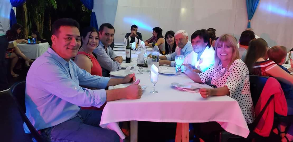 #GranCenaDocente en #SanPedro Organizada Por  Delegados de <a href="/udpm_misiones/">UDPM</a>  <a href="/ADOMIS_Misiones/">ADOMIS_Misiones</a> Contamos con la Presencia de nuestra Conductora <a href="/mariluleverberg/">Stella M Leverberg</a> miembros de CD y el Intendente 👏👏 #Gracias x Estar 
<a href="/ANIBALGURAWSKI/">ANIBAL GABRIEL</a> <a href="/JKraiesky/">Juan Mario Kraiesky</a> <a href="/lamsebas15/">LAMSEBAS15</a> <a href="/Edgardo_bati/">@Edgardo_Bati</a>  <a href="/Luis55126091/">Luis Pedrozo</a>