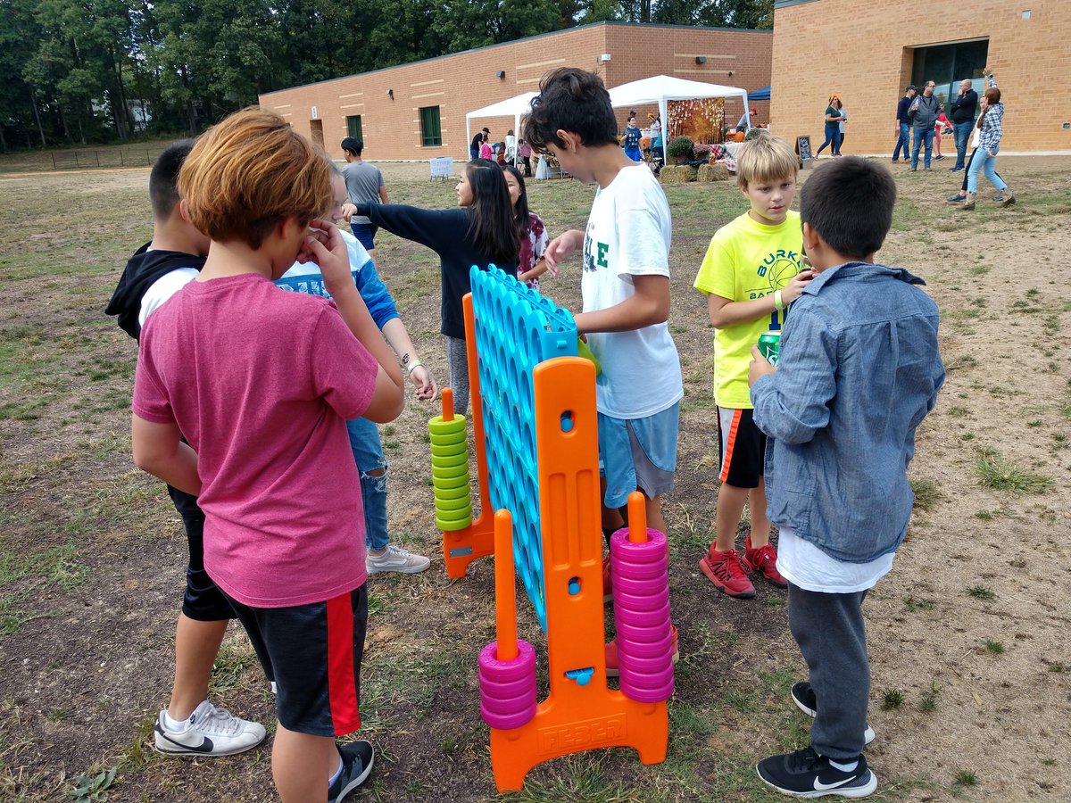 WhiteOaksPTA's tweet photo. We're at the Fall Festival with Principal Ryan Richardson, @EFillerCorn , and @FCPSSupt Brabrand -- are you here?!?! #WOESFallFest https://t.co/7jWI6XpGxv