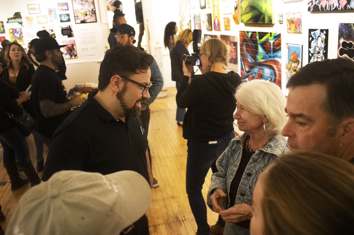 quajay's tweet photo. I was definitely digging the vibe at Joy Gallery for 30 Years of FUA Krew. Also, great energy in the room and a solid turn out. Plus finally met @1975ish (Erich) IRL, super cool dude!
#currentseen #30YearsofFUAKrew #artmatters #publicartmatters #explorerochester https://t.co/oDT68tiDvW