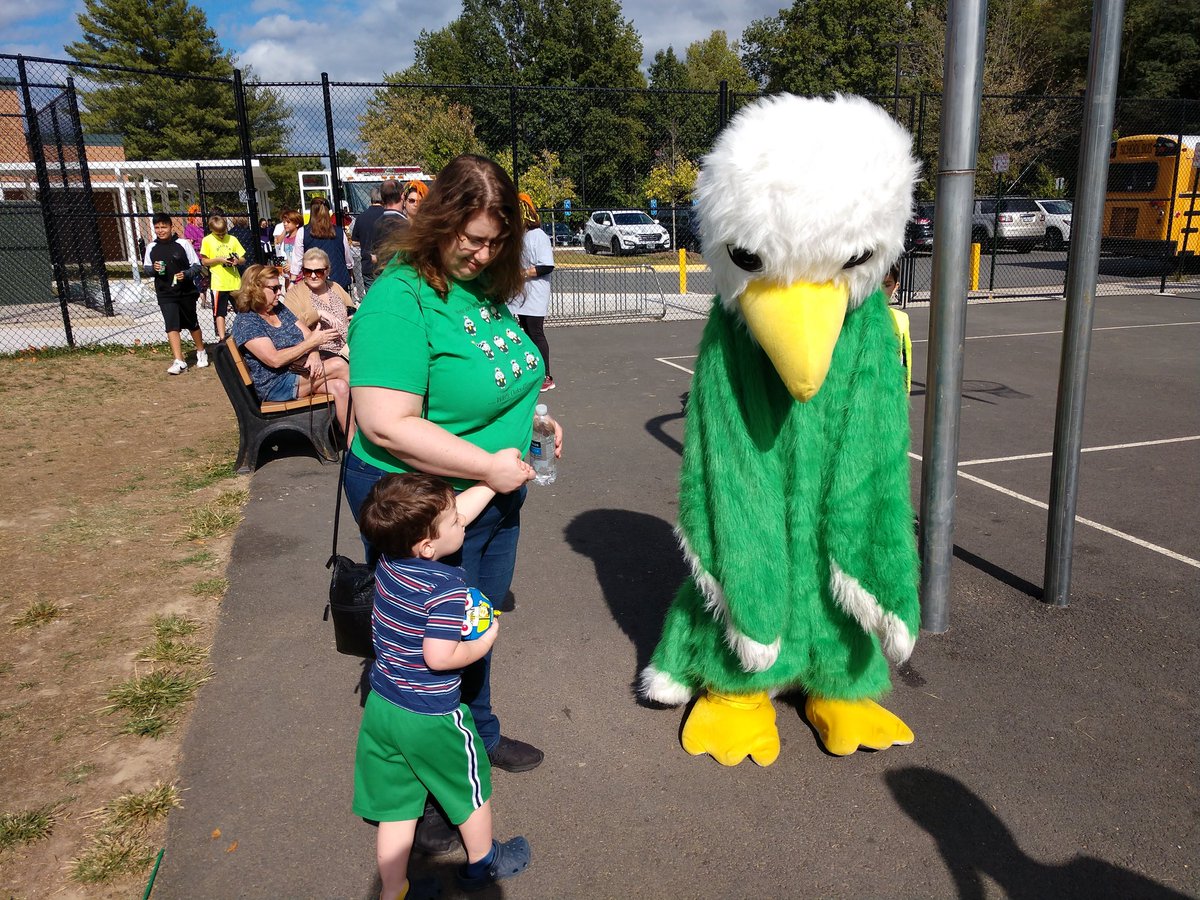 WhiteOaksPTA's tweet photo. We're at the Fall Festival with Principal Ryan Richardson, @EFillerCorn , and @FCPSSupt Brabrand -- are you here?!?! #WOESFallFest https://t.co/7jWI6XpGxv