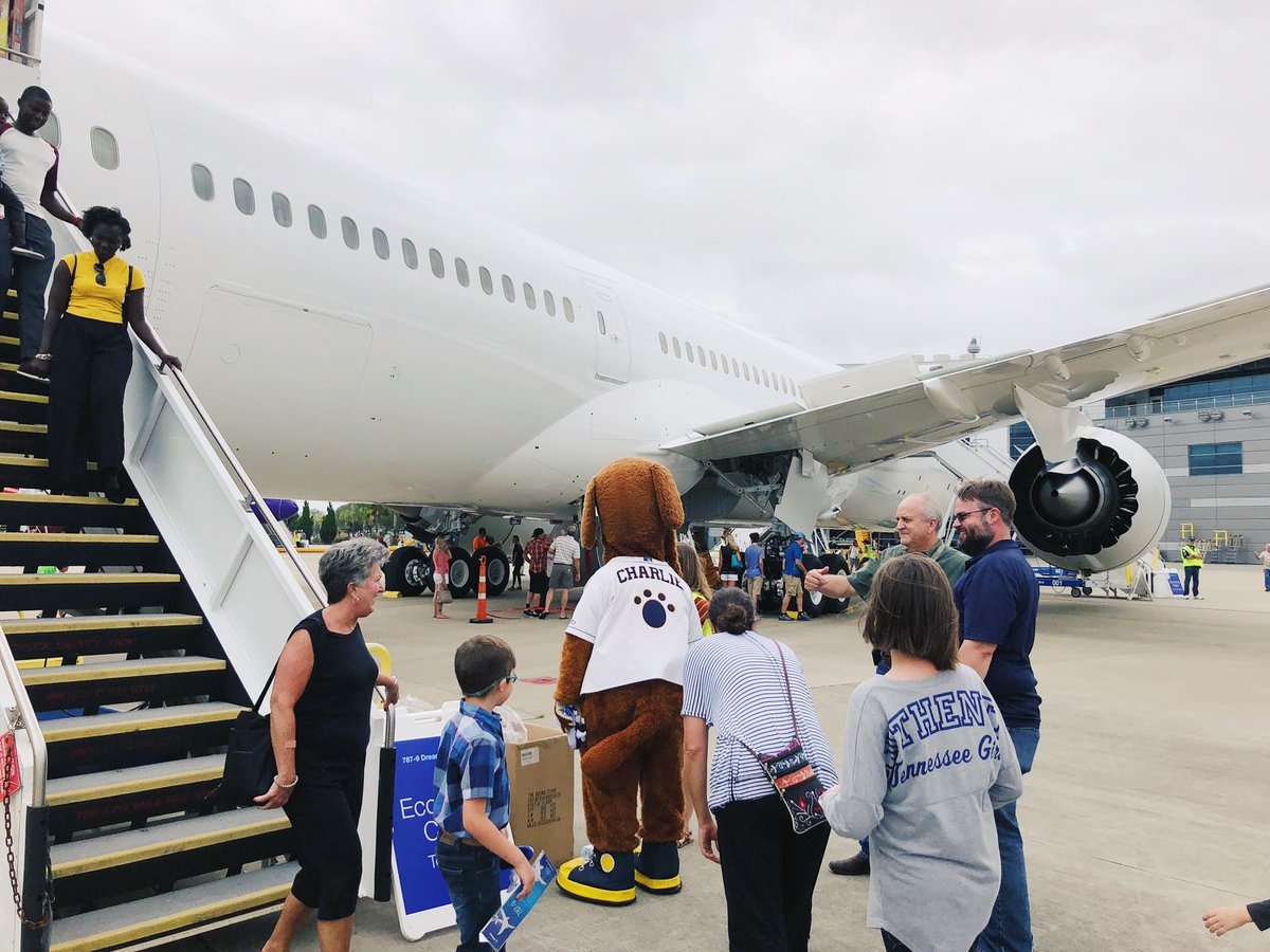 CharlieRiverDog's tweet photo. I flew over to @Boeing to tour planes, see them being built, and hang out with some friends at Family Day! #MakeFun ✈️ https://t.co/ZbMOpit125