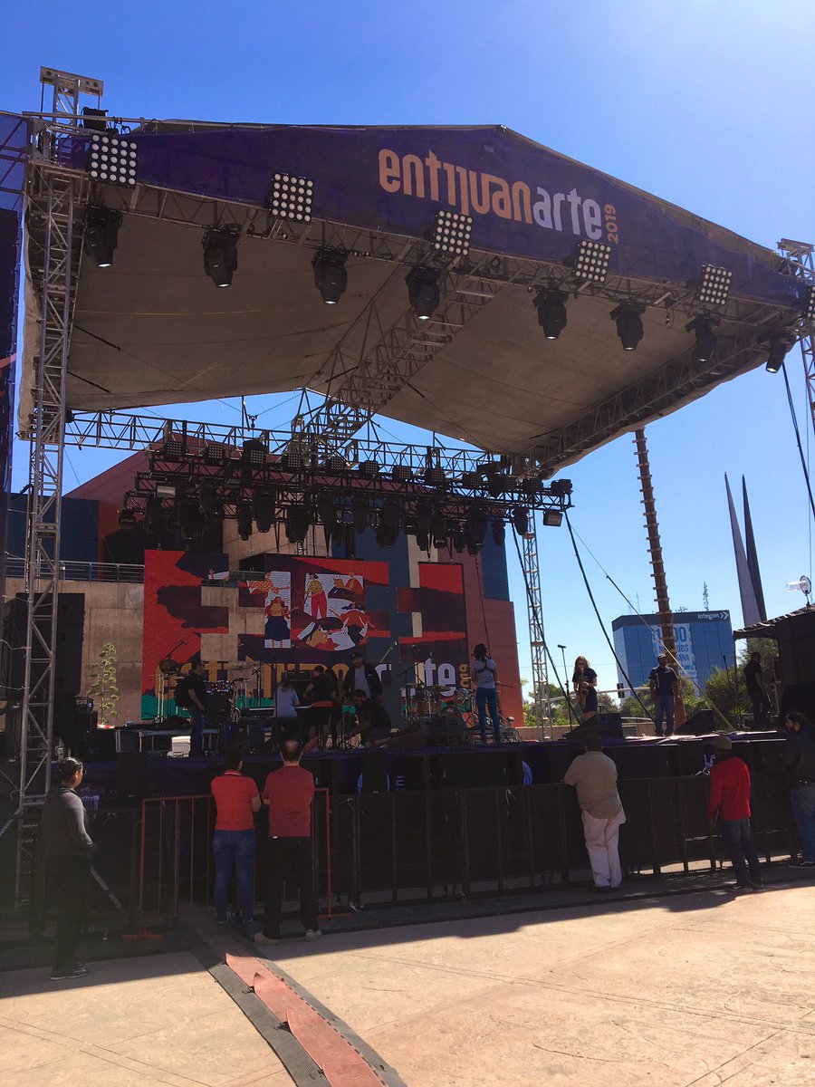 alexmoralex's tweet photo. Segundo día de #Entijuanarte XV años. En la noche la presentación de Concha Buika.
#Tijuana #Biuka https://t.co/6qTEM6UyhF