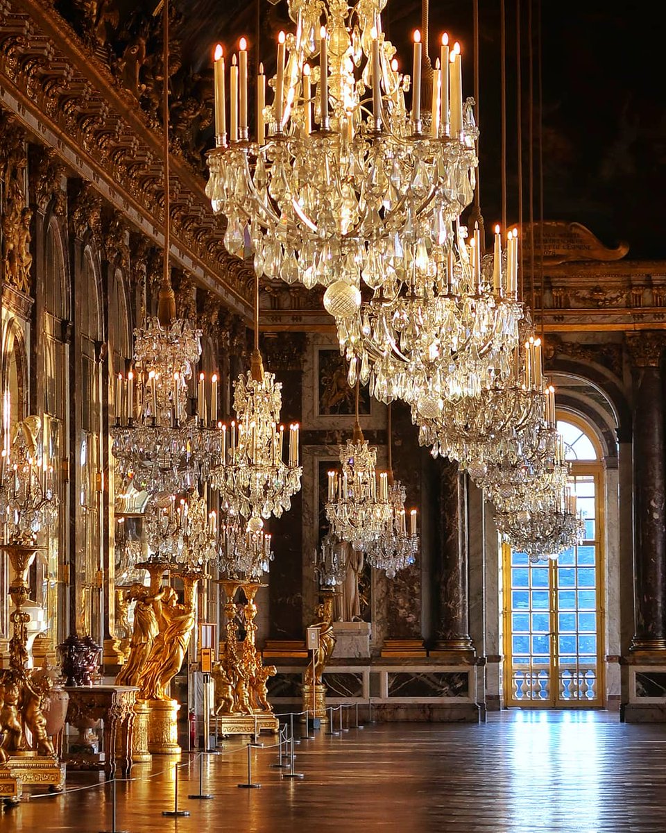 Cette galerie!😍
#Versailles #hallofmirrors #versaillespalace #yvelines #patrimoine