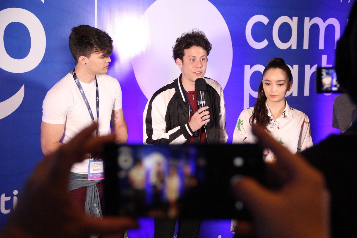 Unicanal's tweet photo. #CampusPartyPy con los chicos de @DisneyBia Esteban Velasquez (Guillermo), Alan Madanes (Pietro), Andrea de Alba (Carmín) y la ejecutiva de Disney Channel Cecilia Mendonca 📲 https://t.co/kAmyN2VmOi