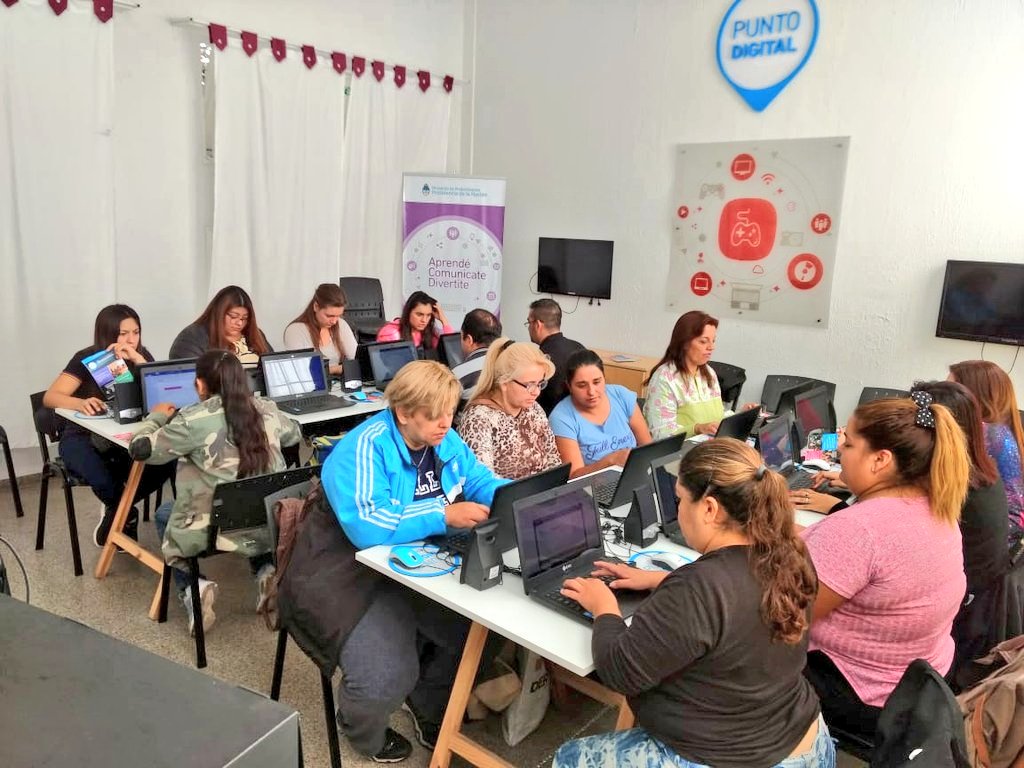 modernizacionlr's tweet photo. LA CAPACITACIÓN COMO EJE CENTRAL DE LA GESTIÓN MUNICIPAL. 
Promovimos la formación permanente y revalorizamos al agente municipal apuntando a la modernización y mejora de la eficiencia de la gestión. #Sigamostrabajando #SigamosCreciendo @ParedesUrquiza #Intendente https://t.co/mq7RnVT20K