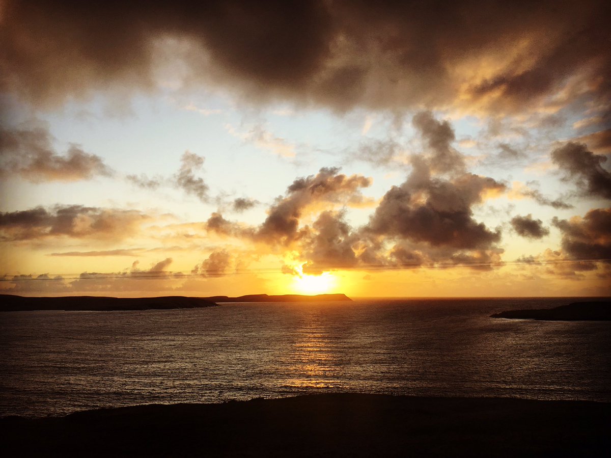 Strong sunrise over Noness, Sandwick this morning. Low clouds adding to the drama. Love this time of year as the day slowly breaks ... 😊 #Shetland #ShetlandWoolWeek #Sunrise