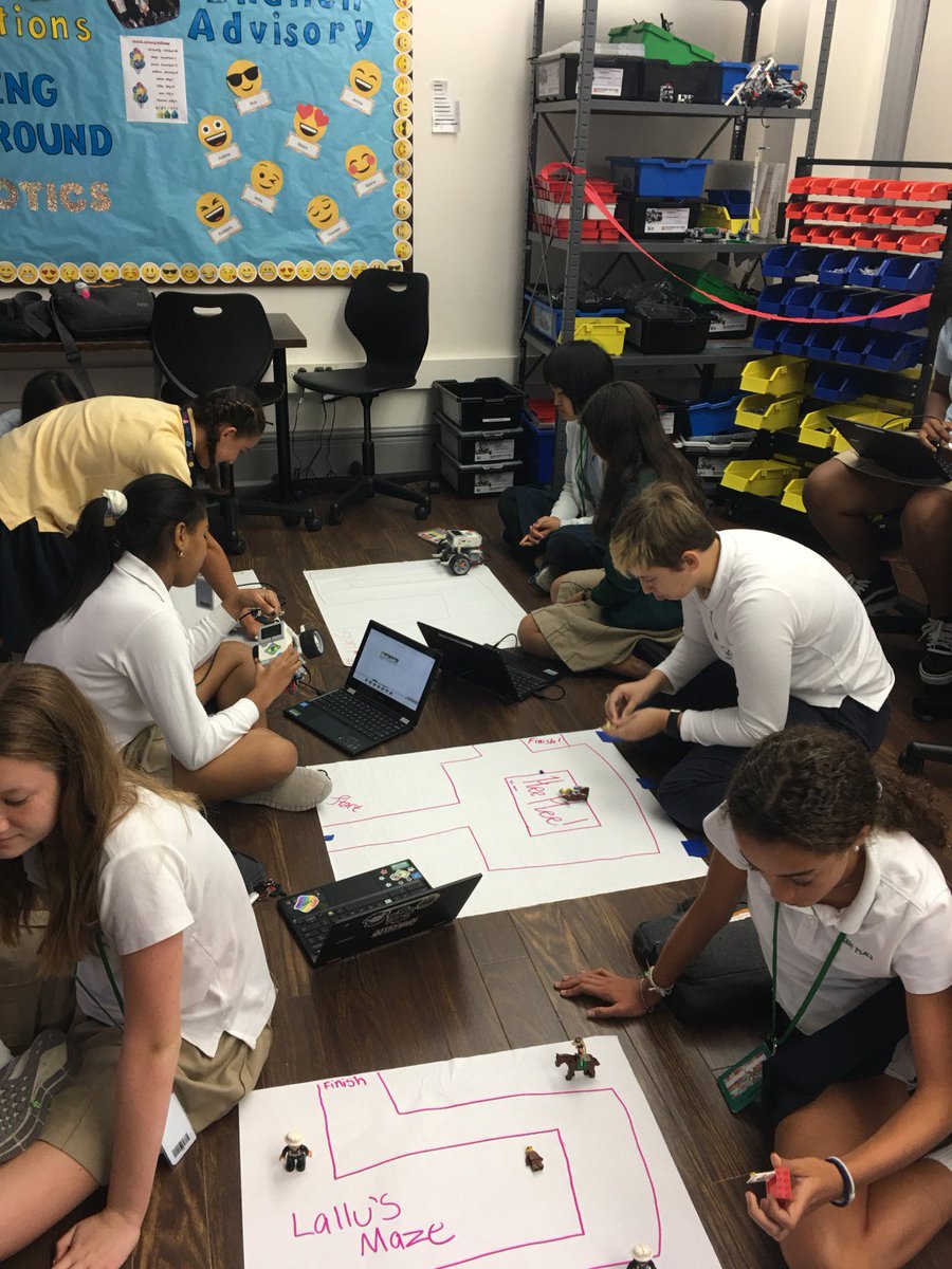 kentplaceschool's tweet image. IT'S STEM SATURDAY! Our STEM highlight this week is in the Middle School. Students advance their computer science and technology skills as they program EV3 robots to navigate tricky mazes . . . just in time for hay maze season! #fall #kpsstem #stem #computerscience #girlsinstem