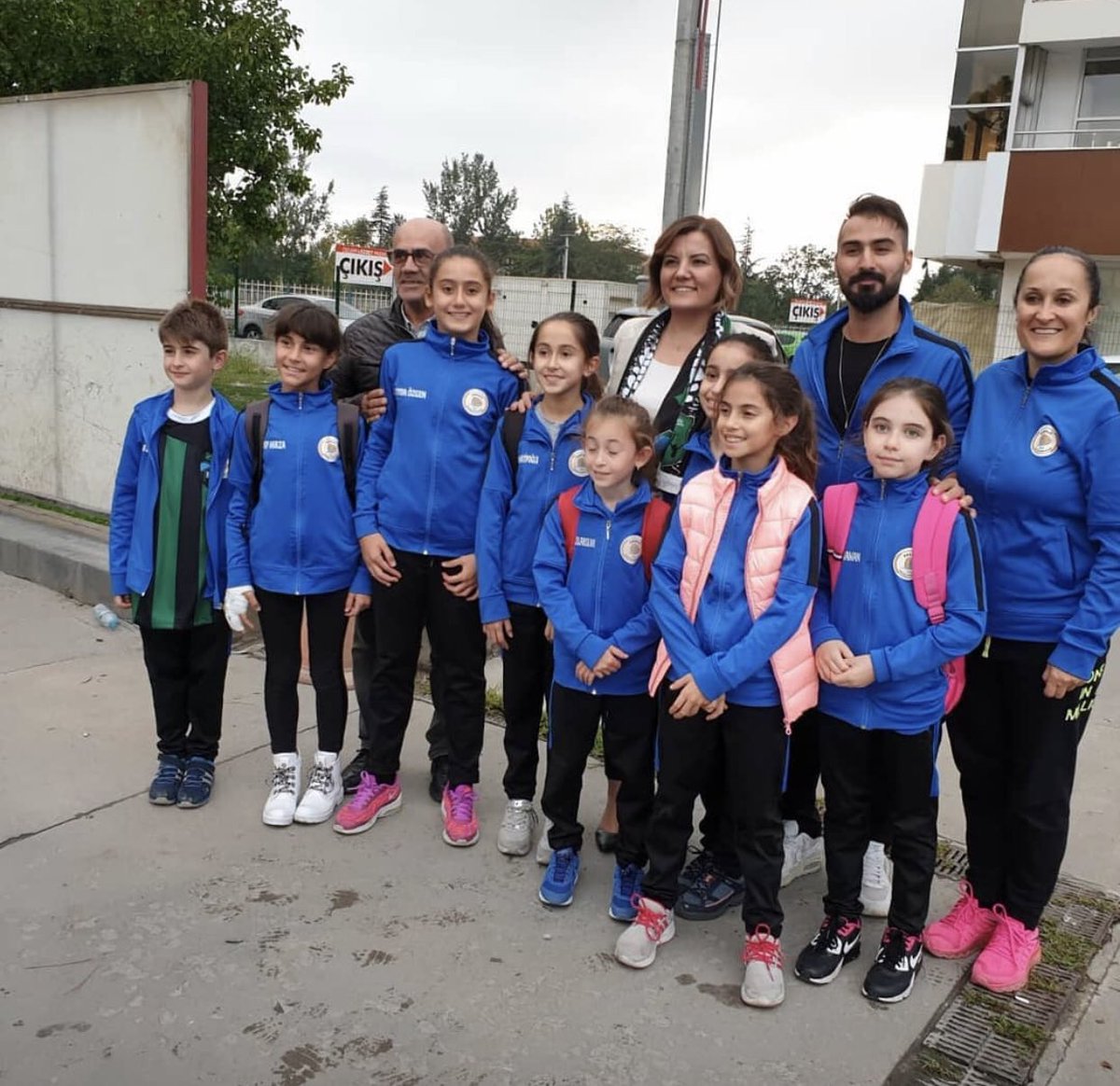 KOBAF3's tweet photo. Kocaeli Büyük Aile Federasyonu
Ailesi olarak #Kocaelispor #maçına Ailelerimiz,kurucu üyemiz enerji gsk ve sporcuları ile katılım sağladık.
Kocaeli Sporumuza başarılar diliyoruz.
#kobaf
#kocaelispor
#güçlüaile
#mutluşehir https://t.co/adU06xgizj