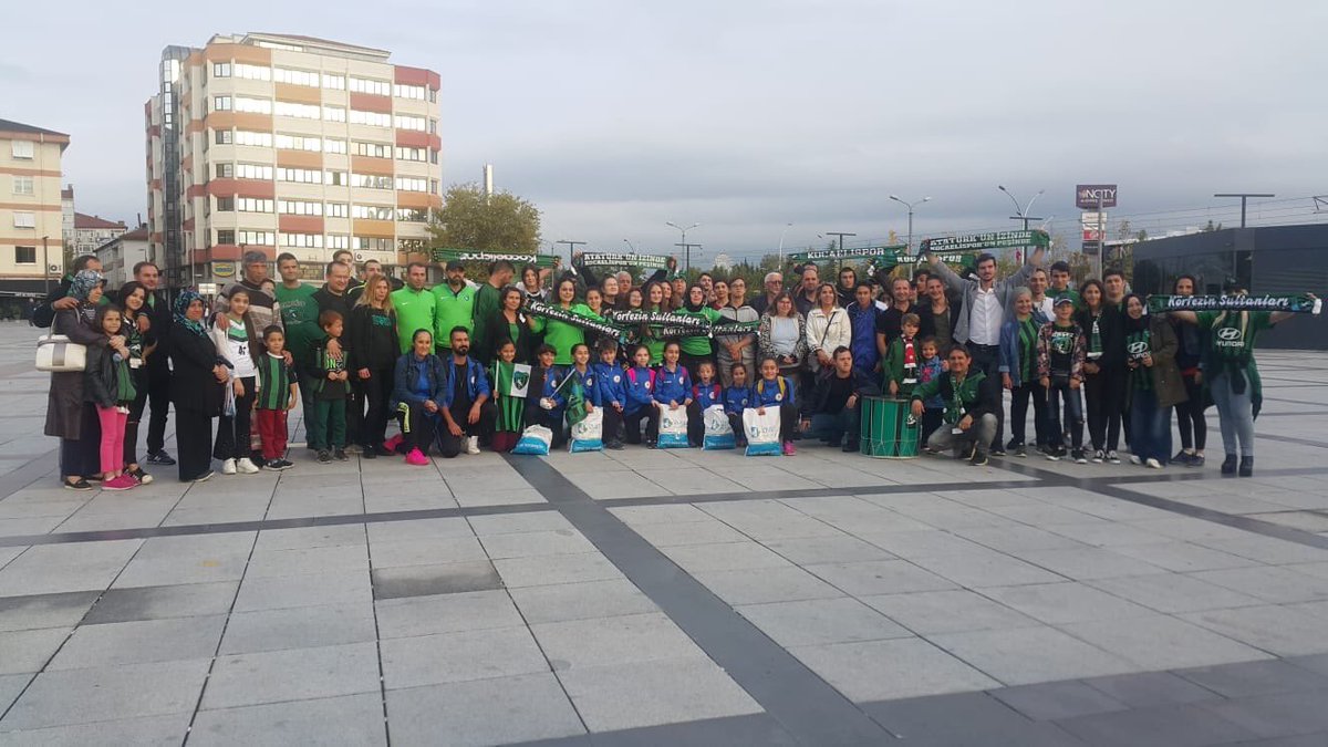 KOBAF3's tweet photo. Kocaeli Büyük Aile Federasyonu
Ailesi olarak #Kocaelispor #maçına Ailelerimiz,kurucu üyemiz enerji gsk ve sporcuları ile katılım sağladık.
Kocaeli Sporumuza başarılar diliyoruz.
#kobaf
#kocaelispor
#güçlüaile
#mutluşehir https://t.co/adU06xgizj