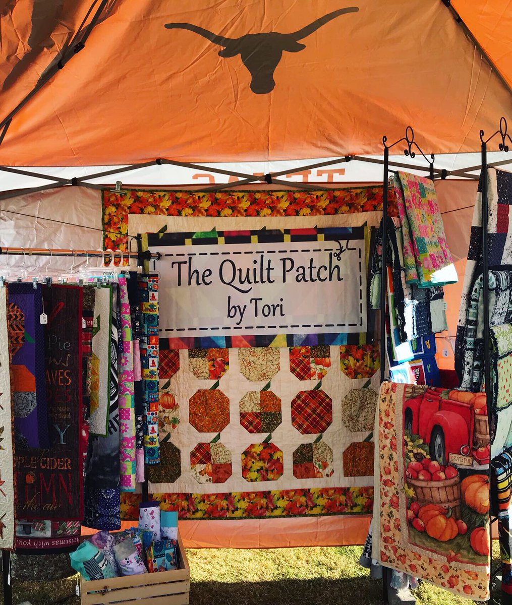 quilt_patch's tweet photo. All set up at Art in the Park! I’m booth 159, stop by and say “hi”👋.
#artintheparksierravista #quilts #quilting #homedecor #smallbusiness #makersmovement #makersgonnamake #womanownedbusiness https://t.co/b1lvV3kpe8