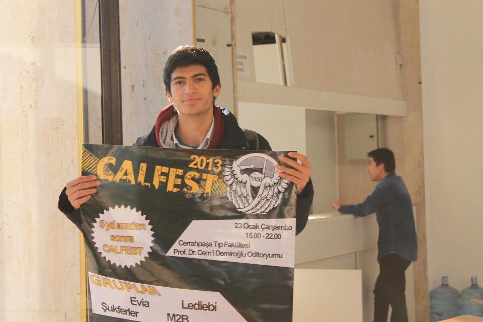 CAL_Mezunlari's tweet photo. Yıllardır her yıl Ocak ayında öğrencilerin emekleriyle yapılan eğlenceli, bol müzikli etkinliğimiz CALFEST https://t.co/dJmAjI2Jsg