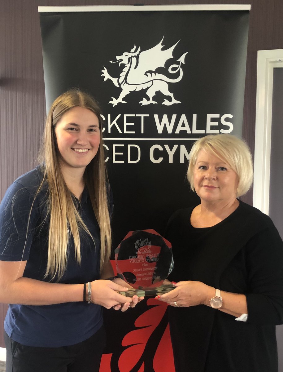 cricketwales_wg's tweet photo. Our winner of the John Derrick award for 2019 is @alex_griff7 After an excellent season for Wales and being part of the winning @WesternStormKSL squad itโs been a special year for Alex. JD would be so proud! Lovely to have Christine there to present the award. #WellDoneAlex https://t.co/HJclWmFcwz