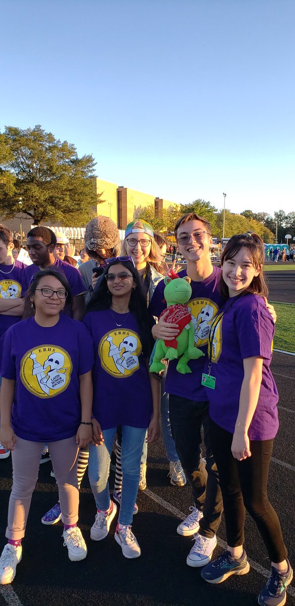 TheRealPegafrog's tweet photo. Out with my #LatinFam for the @ERRaiders Homecoming Parade! #JCLove https://t.co/xY4Ubr89Rs