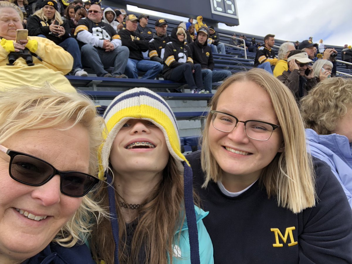 mrsuvick's tweet photo. It’s a great day for football.   Hope you’re enjoying the weekend. https://t.co/sfUerdg14U