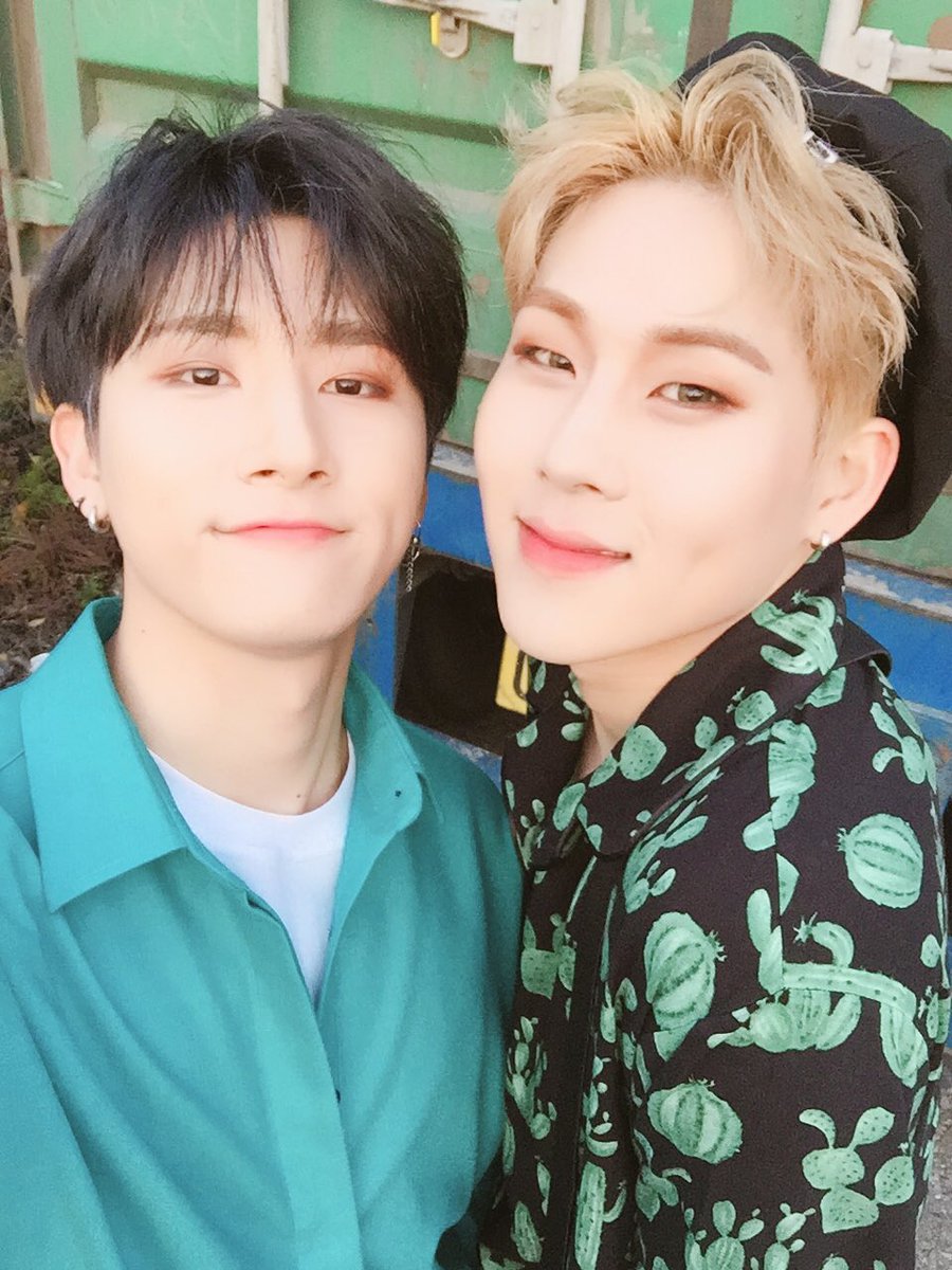 OfficialMONSTAX's tweet photo. [#IM] 앞으로도 멋진거 많이 하자 형 사랑하고 lett’s go get’em 🖤
#주헌이와_몬베베는_꿀떡궁합 https://t.co/KT1J6tN2Ki