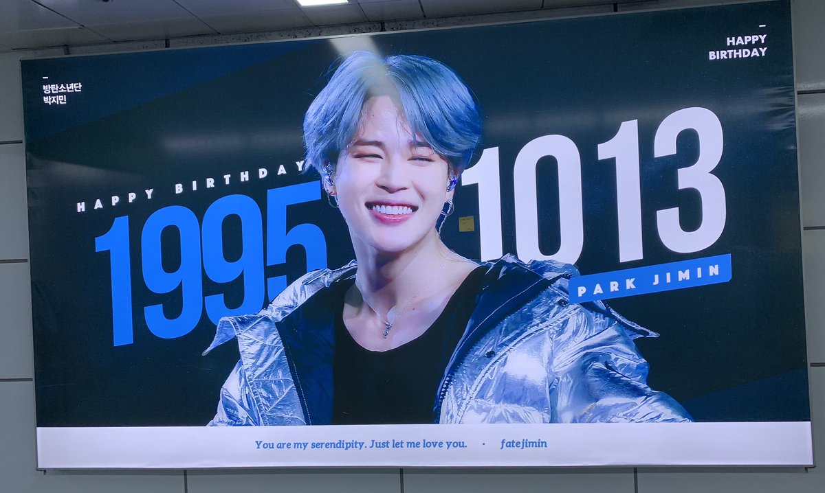 _bts_cloud's tweet photo. @MINToYou_1013 
@fate_jimin 
@951013LIO 
@tensionup_1013 

너무너무 예쁜 지민이 광고 잘 담아왔어요🥺💜 
예쁜광고들 감사드립니다!🐥💜 https://t.co/HOHE4K95Go