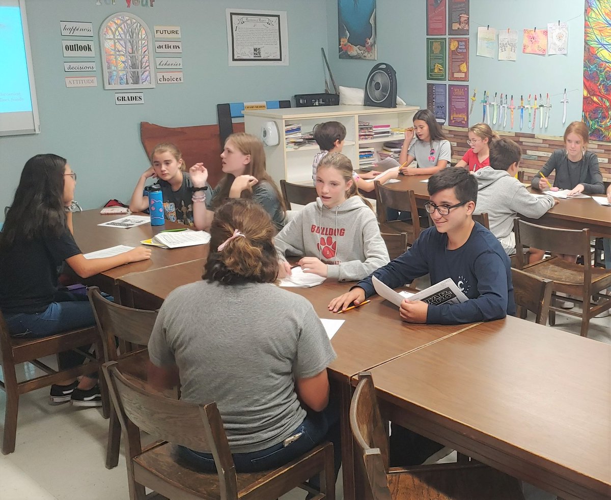 elar_gt's tweet photo. 6th, 7th, and 8th grade @bushneisd students work together during STAAR review sessions, a collaborative effort between different classes.  #OneFamily #TheBushWay @ReadWriteNEISD https://t.co/iqDioaFKLg