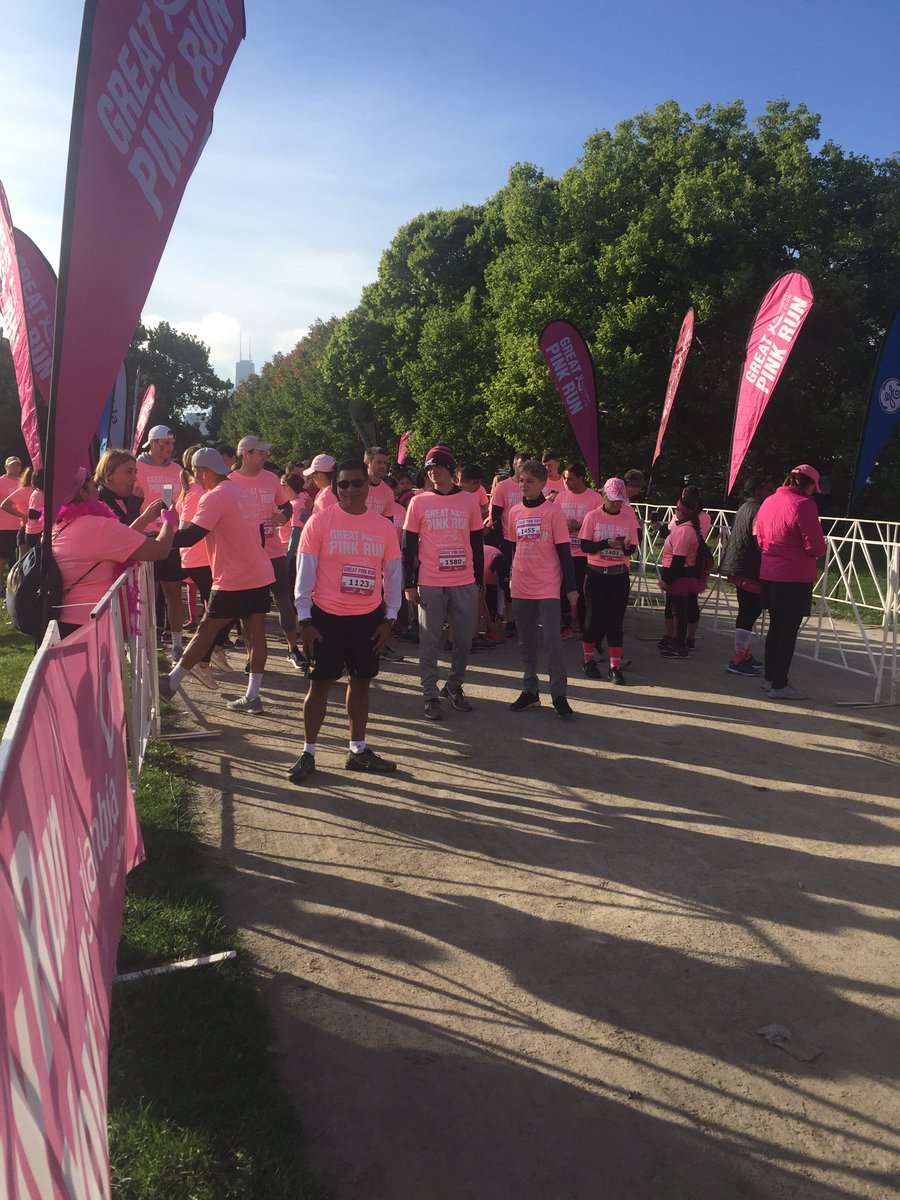 WeekendAMVMTV's tweet photo. The #GreatPinkRun is underway here in Chicago. Join us on #WeekendAM tomorrow for a full report. @BreastCancerIre https://t.co/iK4Na3e00O