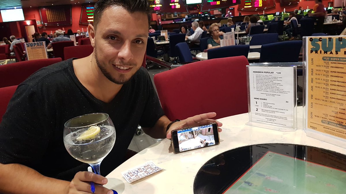 Cr0n0s's tweet photo. Viendo #LaLiga y #CopaCSGO de @LVPesCSGO mientras echo un bingo. No se si se pueden juntar más vicios... https://t.co/tOmnOqZlv4