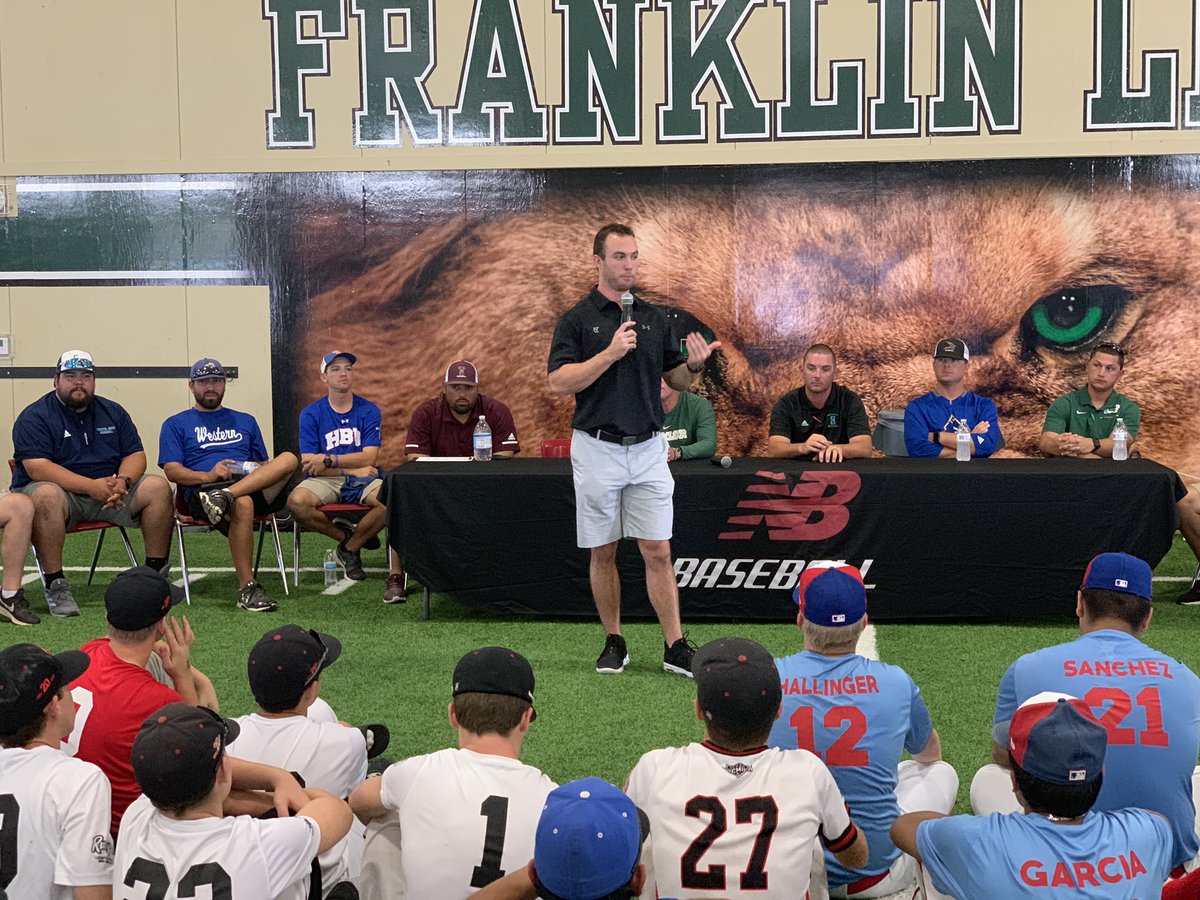 Ben Johnson of <a href="/virtualcombine/">Virtual Combine</a> talking to the players about the benefit of their profiles. @texpremier