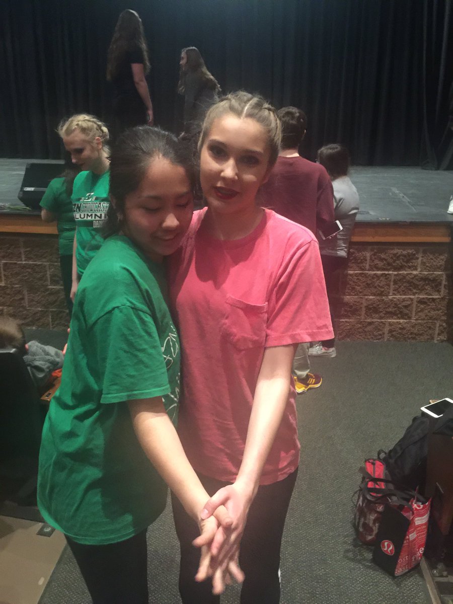 Happy birthday to our varsity prideline dancer Emma B. ! We love you girly and hope you have a great birthday! 💚💛👯‍♀️