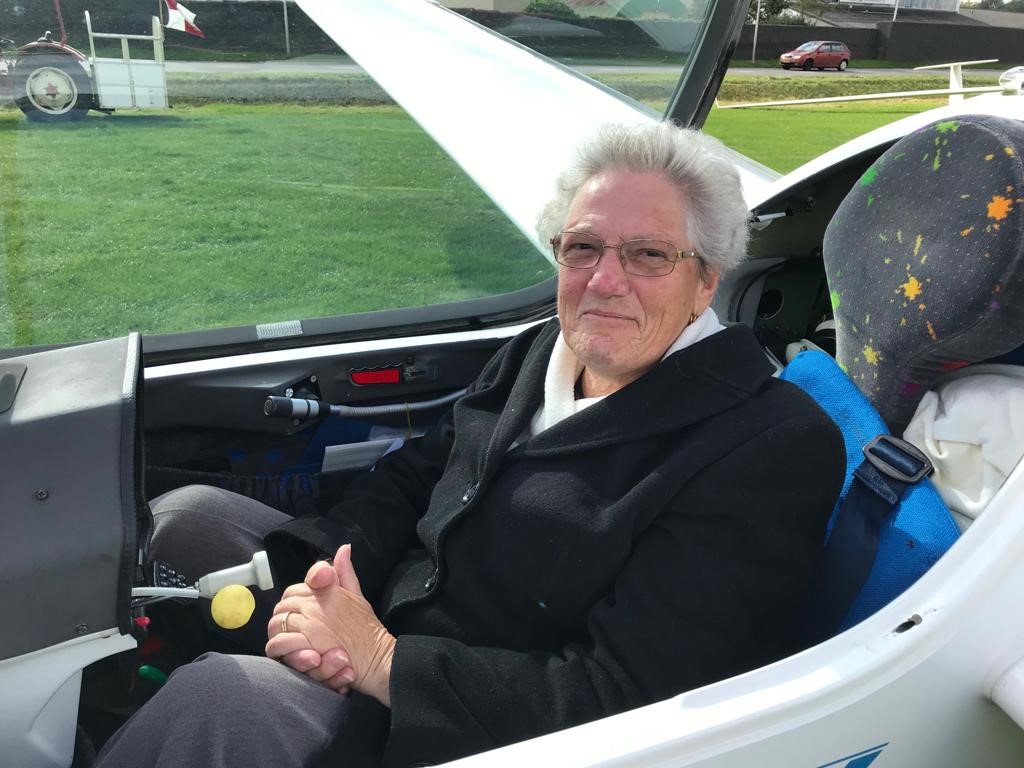 Wat een geweldige belevenis vandaag. Zweefvliegen. Wat hebben ze genoten. Bedankt Vliegclub Hoogeveen. Jullie hebben deze mensen een mooie dag en herinneringen bezorgd. 
#nationaleouderendag