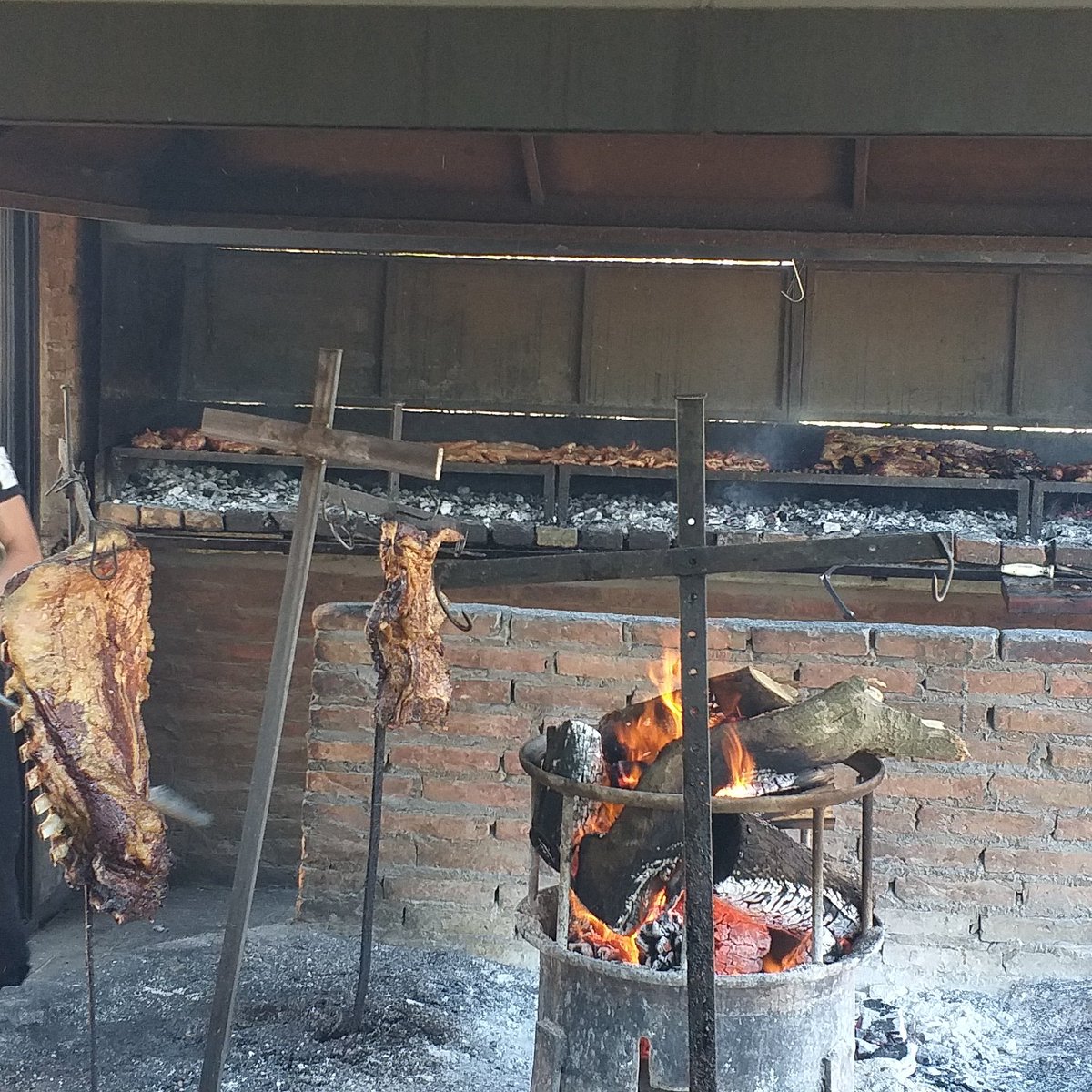 Lucasmaymo's tweet photo. En la parrilla Fernández https://t.co/CucYLI3Qhi