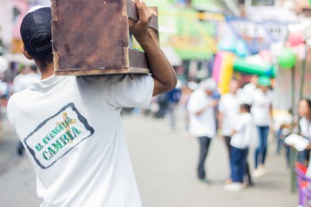 eecradio's tweet photo. La necesidad tiene urgencia. ¡Necesitamos luchar juntos para levantar a nuestro país! #SolidariosConNuestraGente https://t.co/O12F4IGP0k