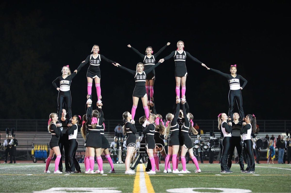 MoHi_Cheer's tweet photo. Sharing the field with @monarch_poms was such an amazing experience! We love working together to show off that Monarch Spirit!🖤💛 https://t.co/o182wyKUpJ