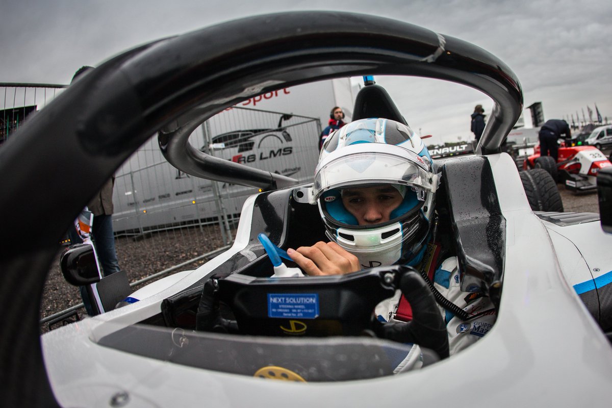 leolorandi11's tweet photo. Sabato difficile per Leonardo @RenaultSpSeries #Hockenheim @JD_Motorsport Dopo un errore nella qualifica 1 con pista bagnata, partito in gara 1 16° ha concluso 14° dopo aver affrontato vari duelli. https://t.co/BZ5NgVV3IW