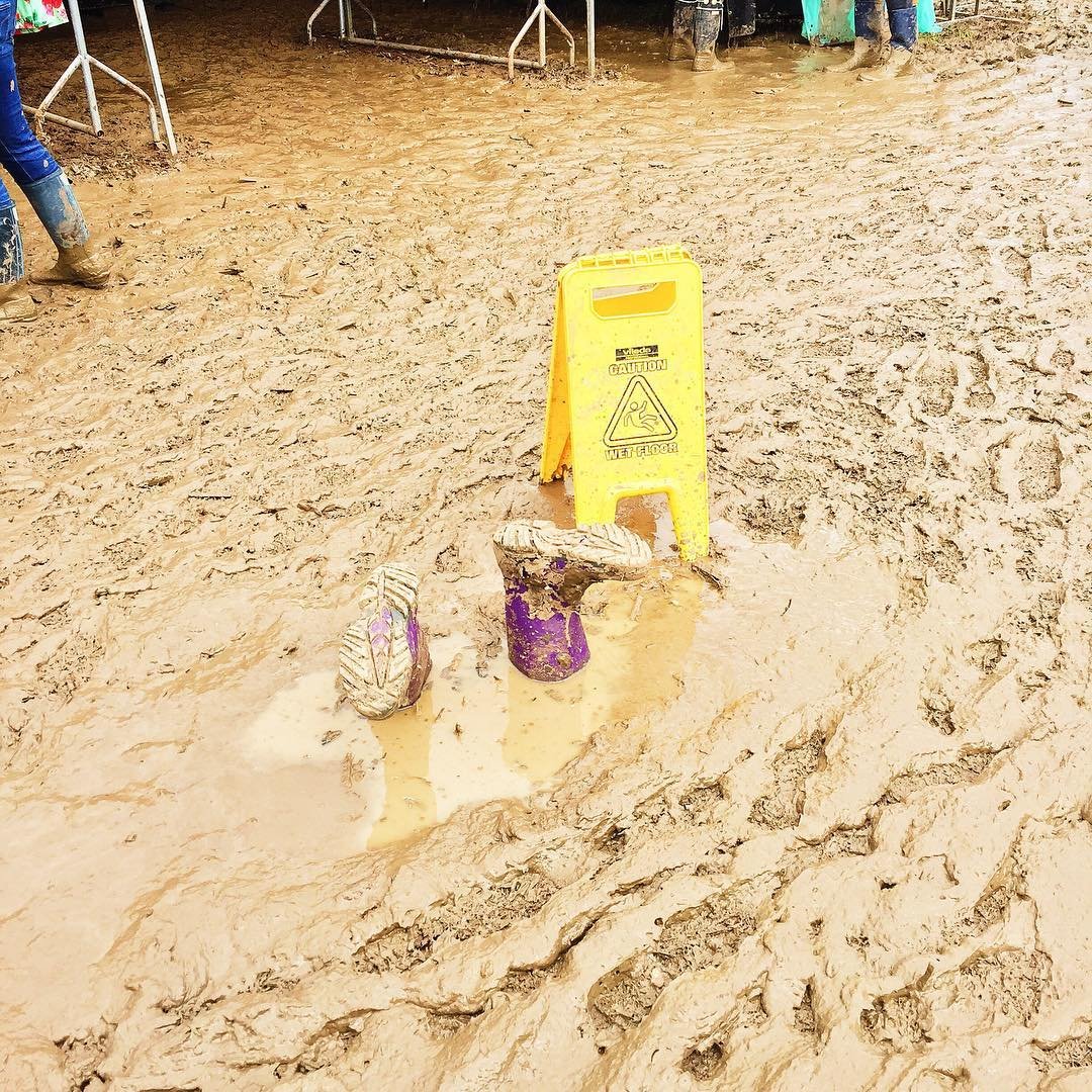 GlastoFestFeed's tweet photo. For anyone contemplating whether or not to try for #Glastonbury2020 tickets tomorrow because it looked nice on the custard and jelly earlier this year, keep in mind that it's not all fun and games. It can be far from it, at times...

📷: Katie N./Dan B./Vicky S./Sam B. https://t.co/tlTx1qfzoY