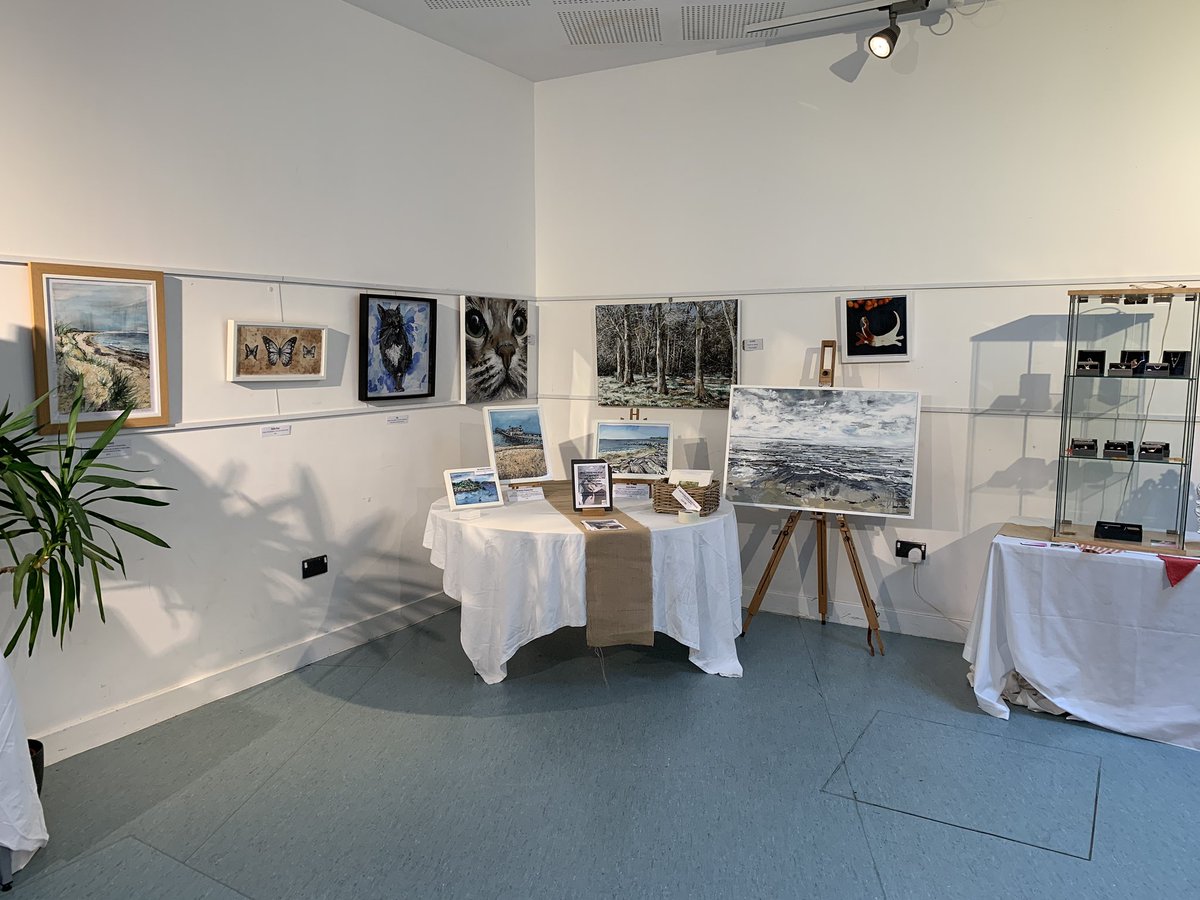 ArtEnglefield's tweet photo. This year’s @peacocktrail is underway! 🦚

We are here at @corshamcampus until Sunday 13th October, do come and visit 😊

I’m displaying my art alongside @ndaviscrafts Kate Peters - Prints and @TheBarkingHen

#Corsham #Wiltshire #peacockartstrail2019 https://t.co/DVCwOXJIrf
