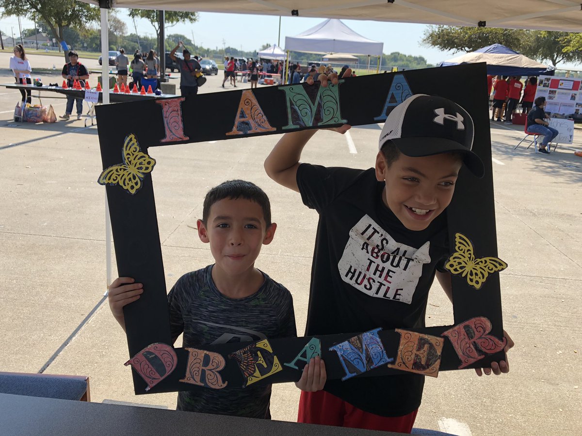 kbottoms12's tweet photo. Having a great time at the JHHS Fall Festival! #JHHSlib #readyall #mackeyes https://t.co/9wKD09XDTQ