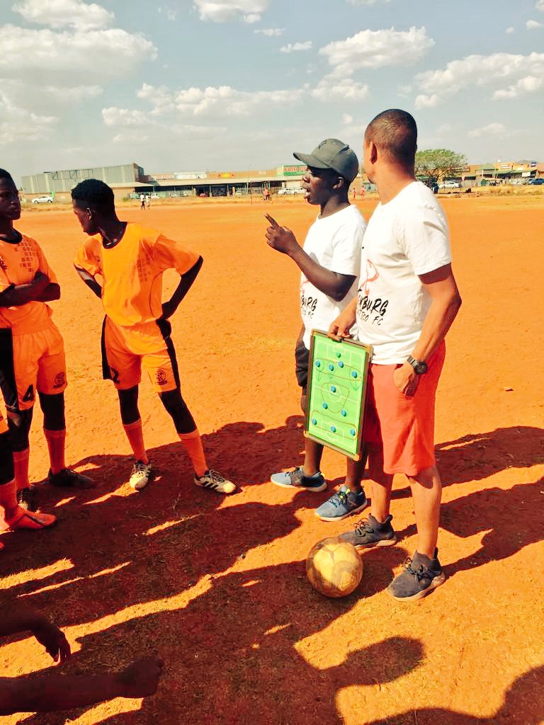 TechnocratYusuf's tweet photo. "Ska Ntsheba Wa Nyatsa , Nako Yaka E Etla " ⚽💛 https://t.co/b4oZIqhyWP