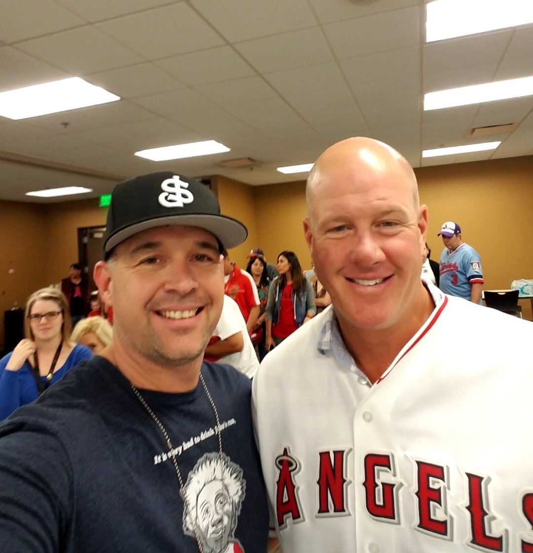 Antman1110's tweet photo. @jabbottum31 thanks for taking the time to hang with us first responders in Vegas 2 years ago. You have no idea how much it meant. #Respect https://t.co/UZ5AHjE7UZ