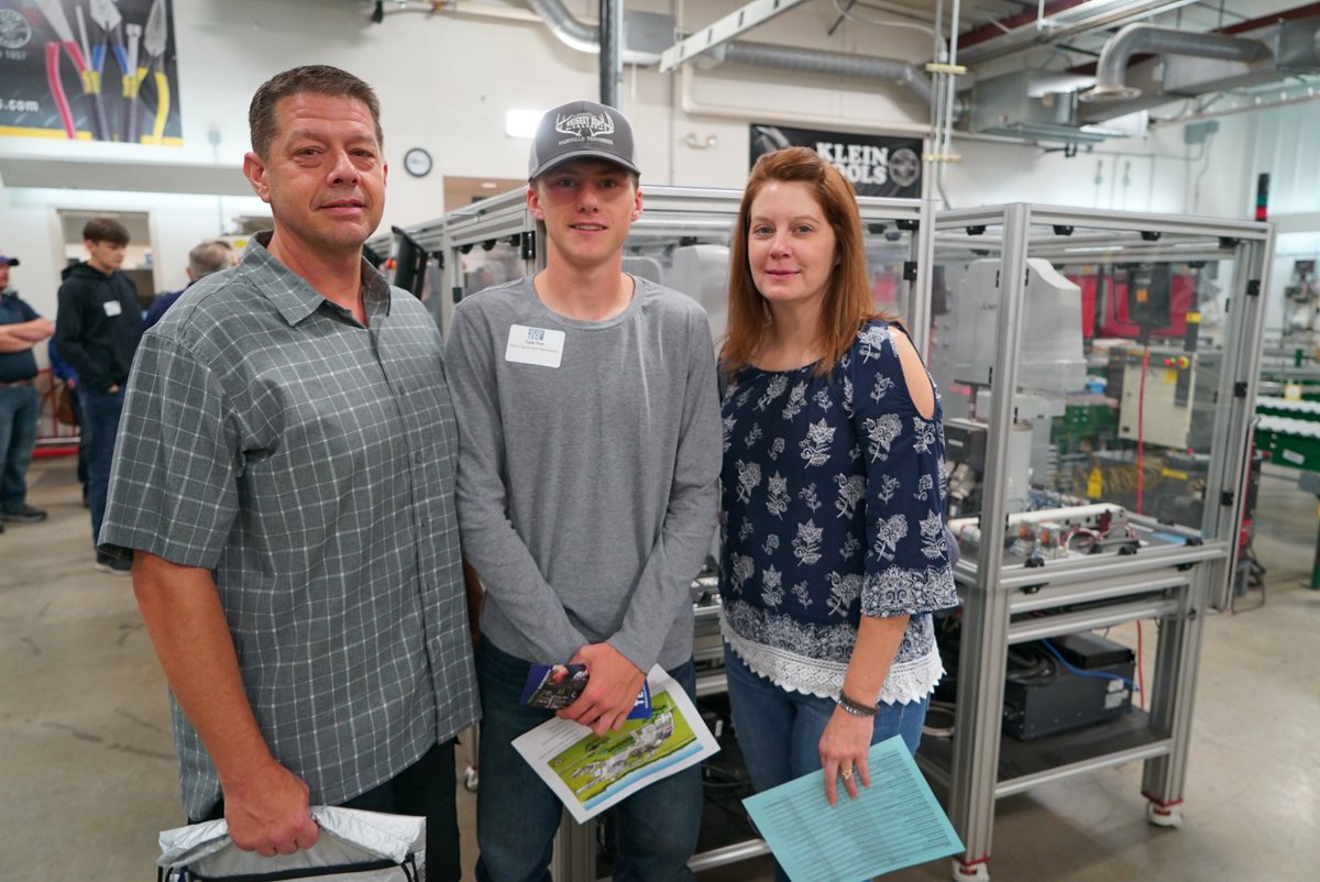 statetechmo's tweet photo. Exciting day on the campus of #StateTechMo! We welcomed another record breaking number of students to campus for our Fall Open House! #TheEmployersChoice https://t.co/u75FCCkNcd