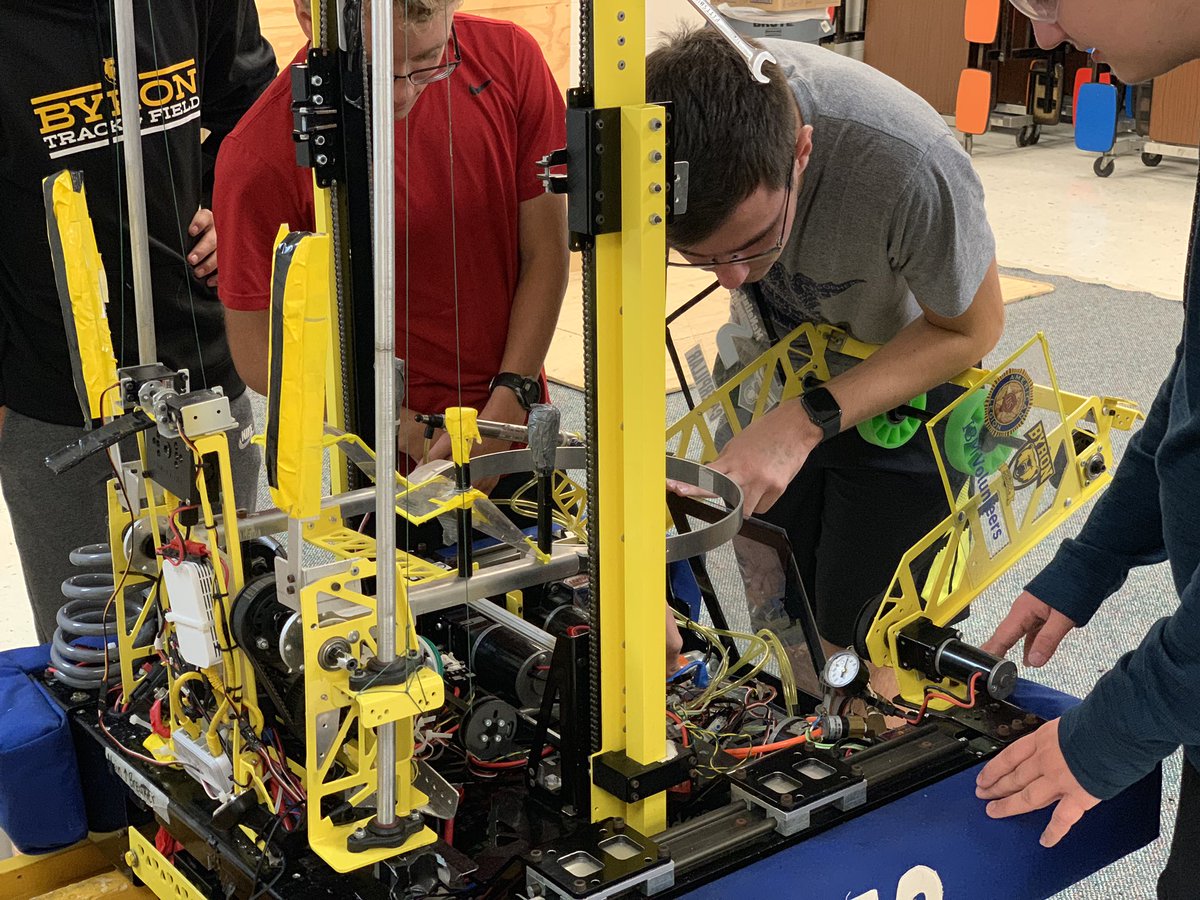 ByronSup531's tweet photo. @ByronRobotics always engineering a better way. #Roboting #ByronBears https://t.co/mx05P4427S