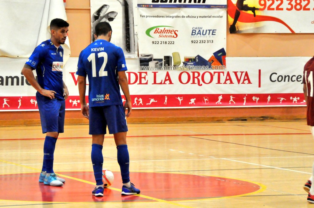 CDSalesianosCDS's tweet photo. ⚽️ Comienza a Rodar el Balón en el #quiquirá 

🔵 @CDSalesianosCDS (0-0) #ArsenalVSB 

👉 #VamosCDSTenerife #S23NextLevel https://t.co/pVdtneyb6Q