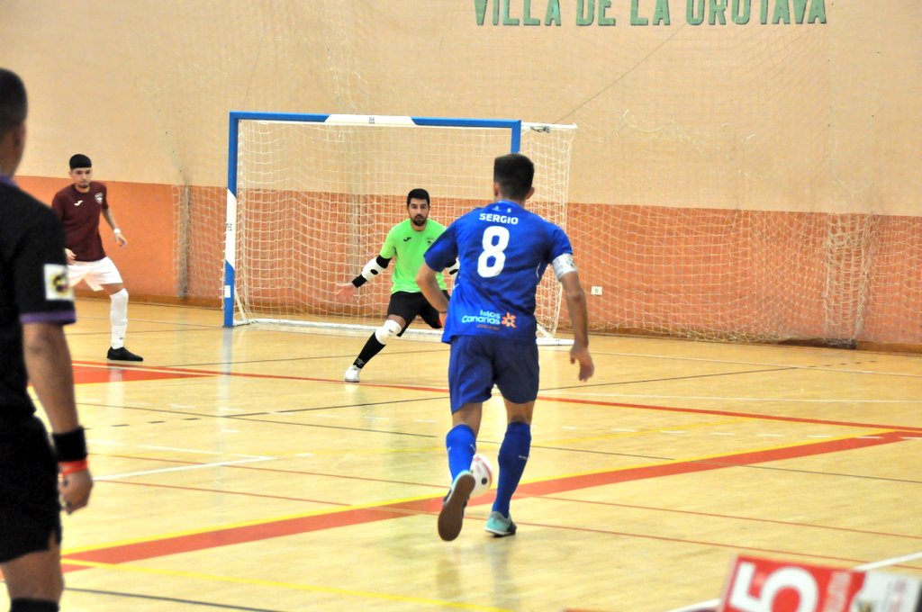 CDSalesianosCDS's tweet photo. ⚽️ Comienza a Rodar el Balón en el #quiquirá 

🔵 @CDSalesianosCDS (0-0) #ArsenalVSB 

👉 #VamosCDSTenerife #S23NextLevel https://t.co/pVdtneyb6Q