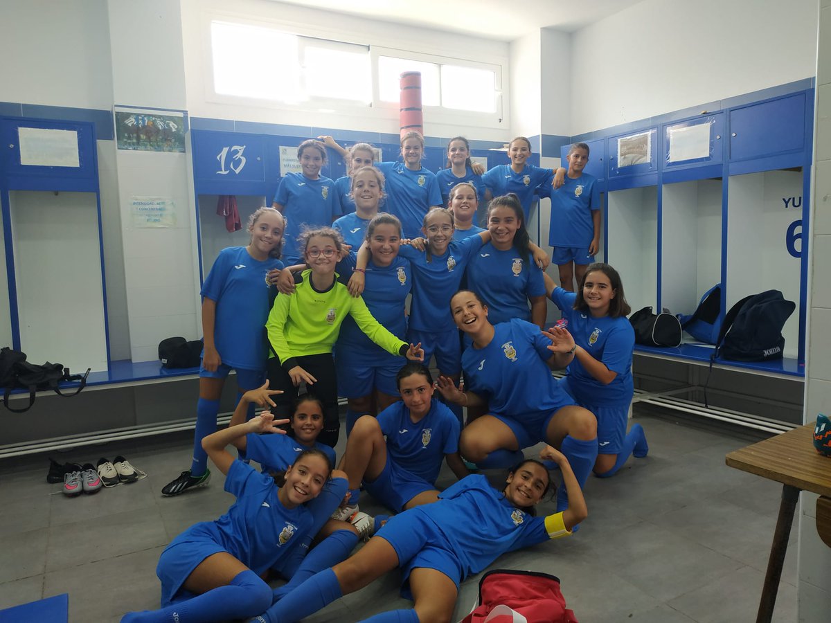 Día histórico debut de nuestro equipo juvenil femenino <a href="/emfutbolarahal/">EscuelaFútbolArahal</a>  <a href="/CDArahalBpie/">C.D. Arahal Balompie</a>  con victoria 1-3 frente al Club deportivo Nueva Sevilla. Y esta mañana nuestras más pequeñas han ganado en el Manolo Jiménez a la escuela de Lebrija, alegría plena  para todas  las chicas ⚽😊