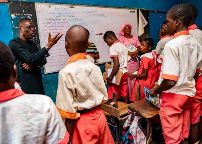 jidesanwoolu's tweet photo. On this #WorldTeachersDay I celebrate our teachers for encouraging us to rise above adversity &amp; for pushing us to be the best we can be. 

Better days are here for teachers, we are improving conditions, hiring and training 4000 more teachers across the state #ForAGreaterLagos https://t.co/gTpwyTErtB