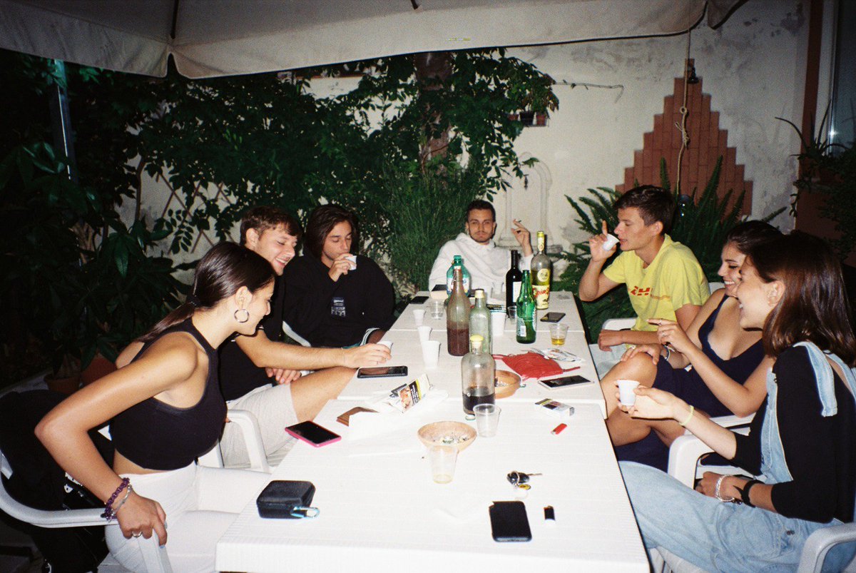 mottola_paolo's tweet photo. Unica garanzia post estate è il rullino sviluppato dei fratelli Incutti. Bella per voi https://t.co/Z4XBLNL7Ko