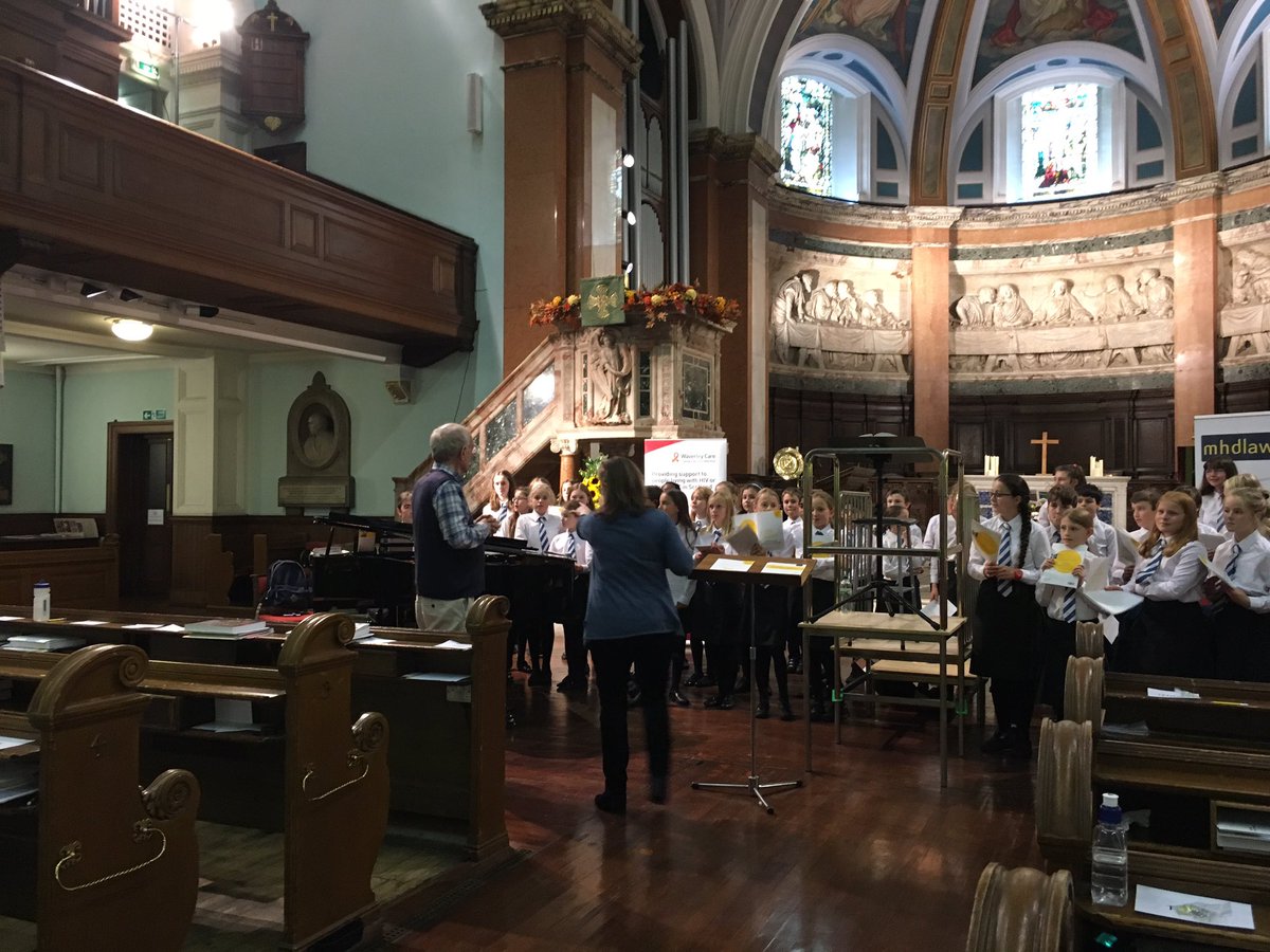 angustully51's tweet photo. @edinburghacad G2 Choir, under the Direction of Susan Hamilton, and the Choral Doyen that is, John Rutter, who said they sang like “Angels” all in aid of Waverley Care in St Cuthbert’s this afternoon. https://t.co/XtmTgXsHBO