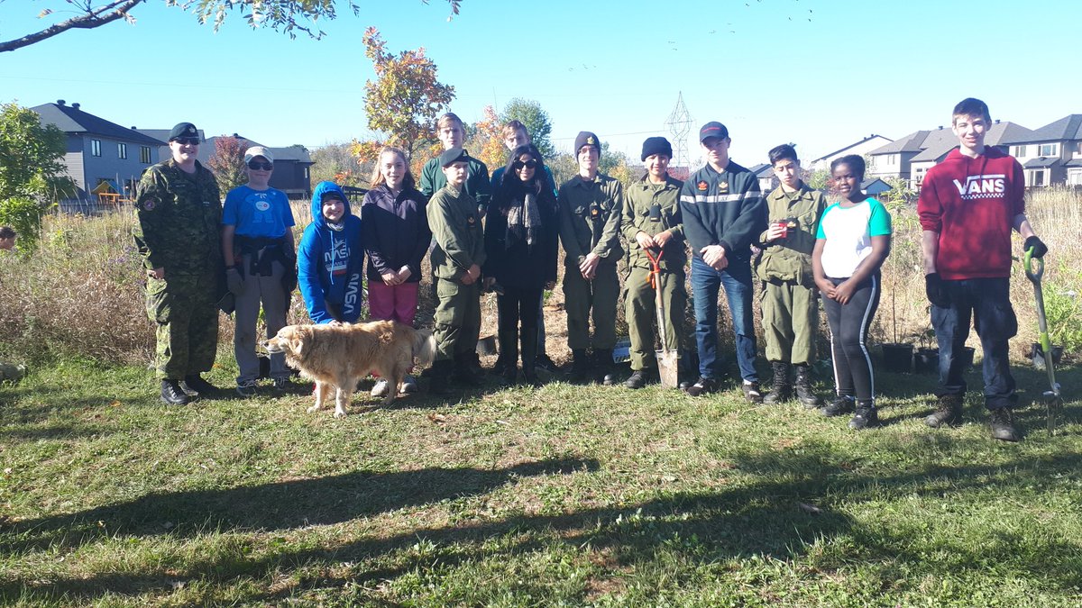2317RCACC's tweet photo. This morning we assisting @RSCAssociation with planting trees and shrubs.  Paying back to our community to a great way to learn about citizenship! A fantastic opportunity meet our neighbours and local politician @gghamari that came to aid as well!#2317rcacc #2317army #Ottawa https://t.co/EsjnmCUeQe