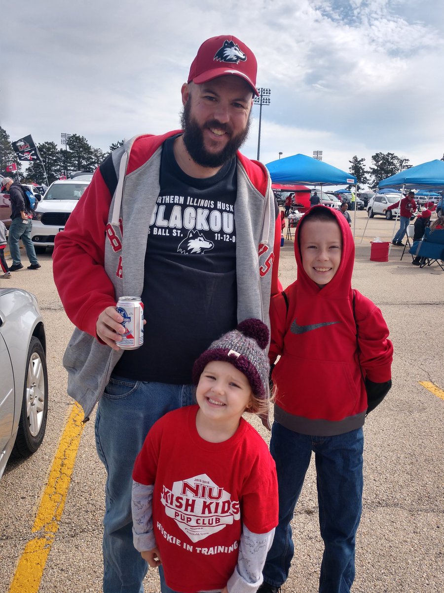 Brad317305's tweet photo. Tailgating before the @NIU_Football and @BallStateFB game! Let's Go Huskies!! @NIUAthletics @NIUCoachHammock #PupClub https://t.co/6wg0XkiUYY
