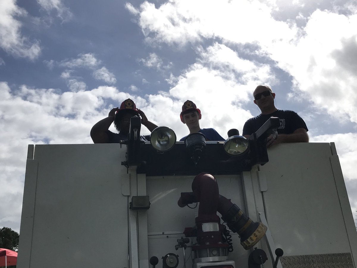 Randy_BHS_ALPS's tweet photo. ALPS students going up in the BIG Bucket Truck!!Totally awesome experiences for our students! https://t.co/eYoubOskOv